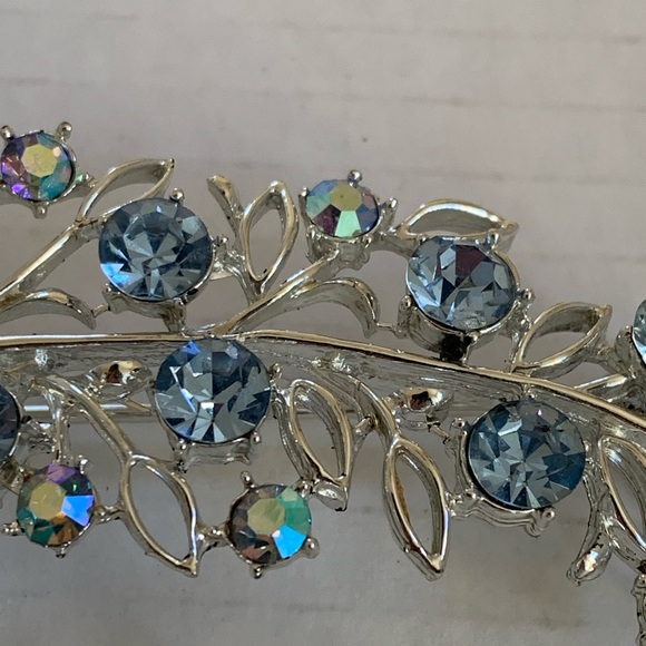 Vintage Signed CORO Aurora Borealis Blue Rhinestone Brooch and Earrings Set - Picture 4 of 13